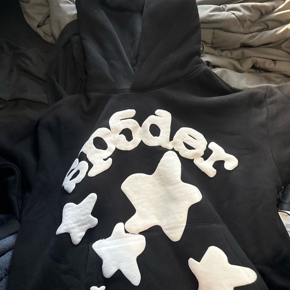 BLACK/WHITE BELUGA HOODIE SIZE M